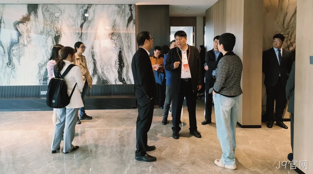 市十四届人大□□代表上城代表□□□团赴J9官网视察民营企业□□□发展